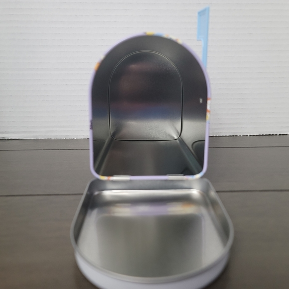 Bluey Valentines Day Mailbox Tin - Picture 5 of 6